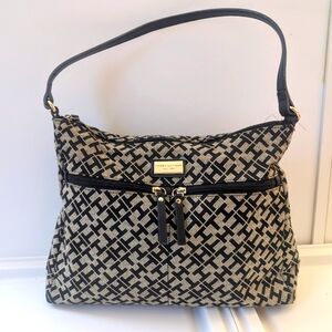 Tommy Hilfiger purse in excellent used condition